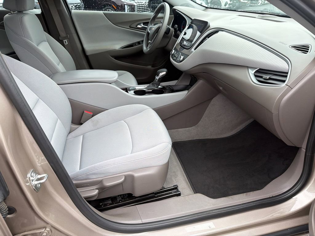 Used 2022 Chevrolet Malibu LS FWD image 13