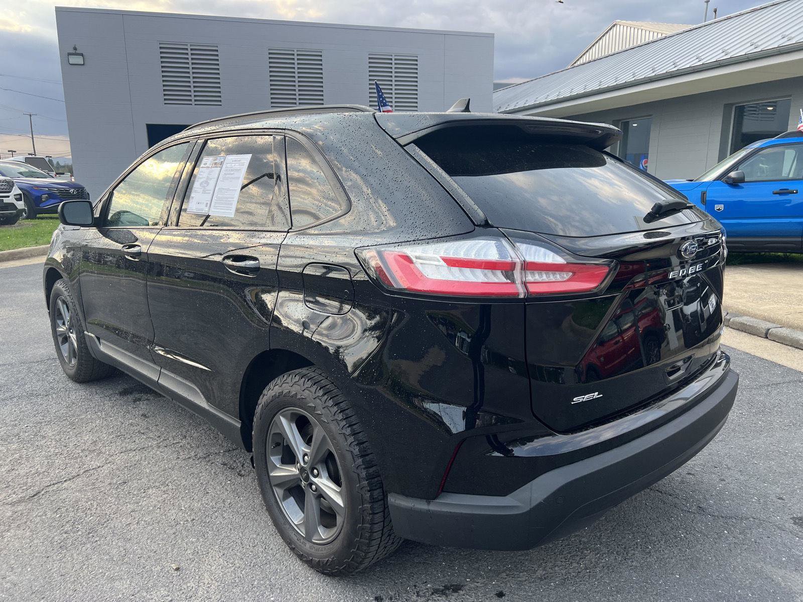 Certified 2023 Ford Edge SEL w/ Sport Appearance Package image 3