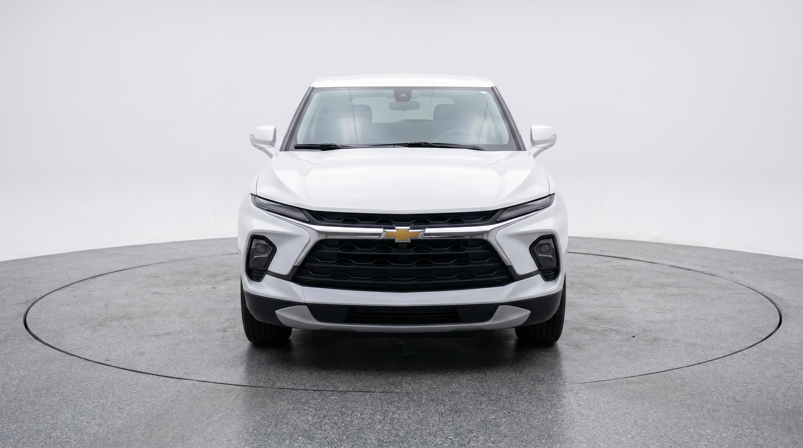 Used 2025 Chevrolet Blazer LT FWD image 2