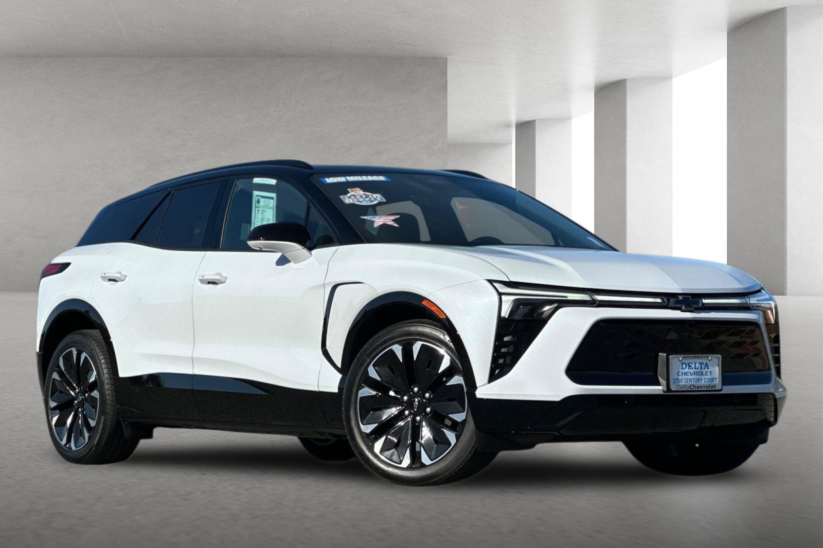 Used 2026 Chevrolet Blazer EV RS FWD image 2