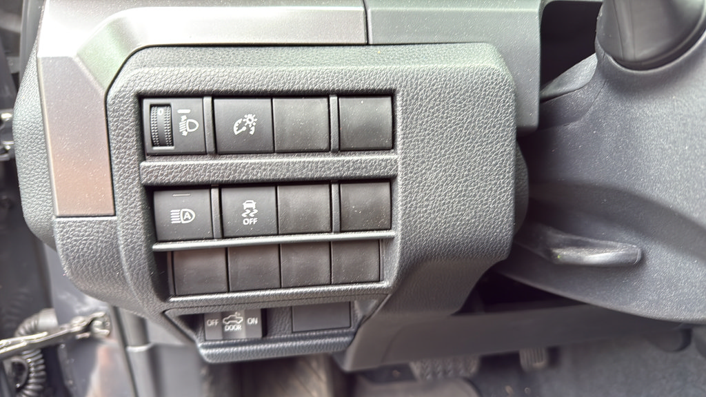 Certified 2025 Toyota Tacoma SR5 AWD/4WD image 18