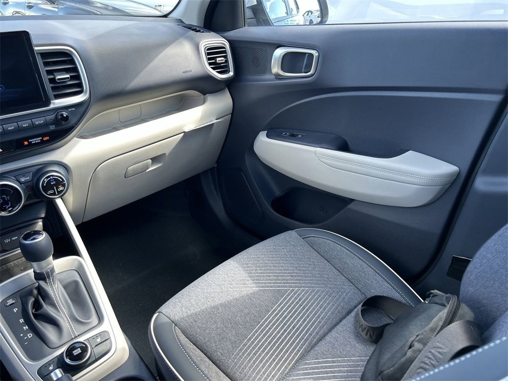New 2025 Hyundai Venue Limited image 6