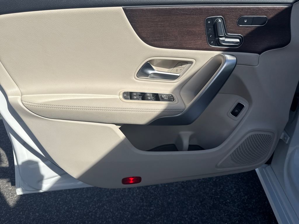 Used 2022 Mercedes-Benz CLA 250 4MATIC image 11