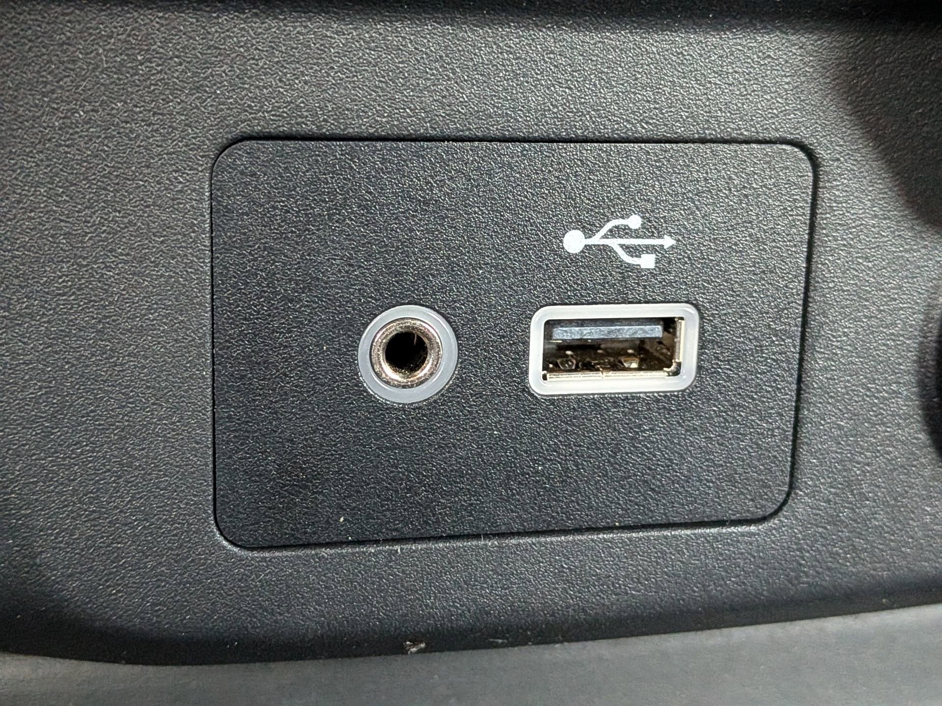 Used 2018 Nissan Rogue SV image 26