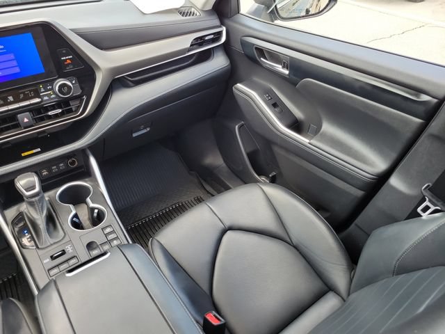 Used 2023 Toyota Highlander XLE AWD/4WD image 17