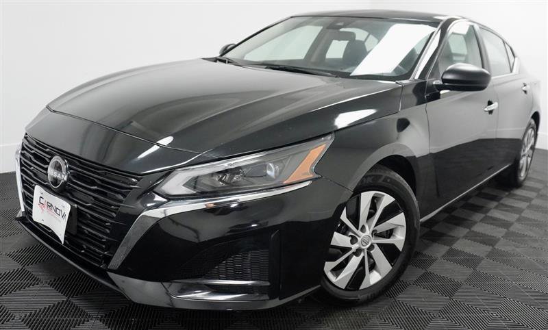 Used 2024 Nissan Altima 2.5 S image 2