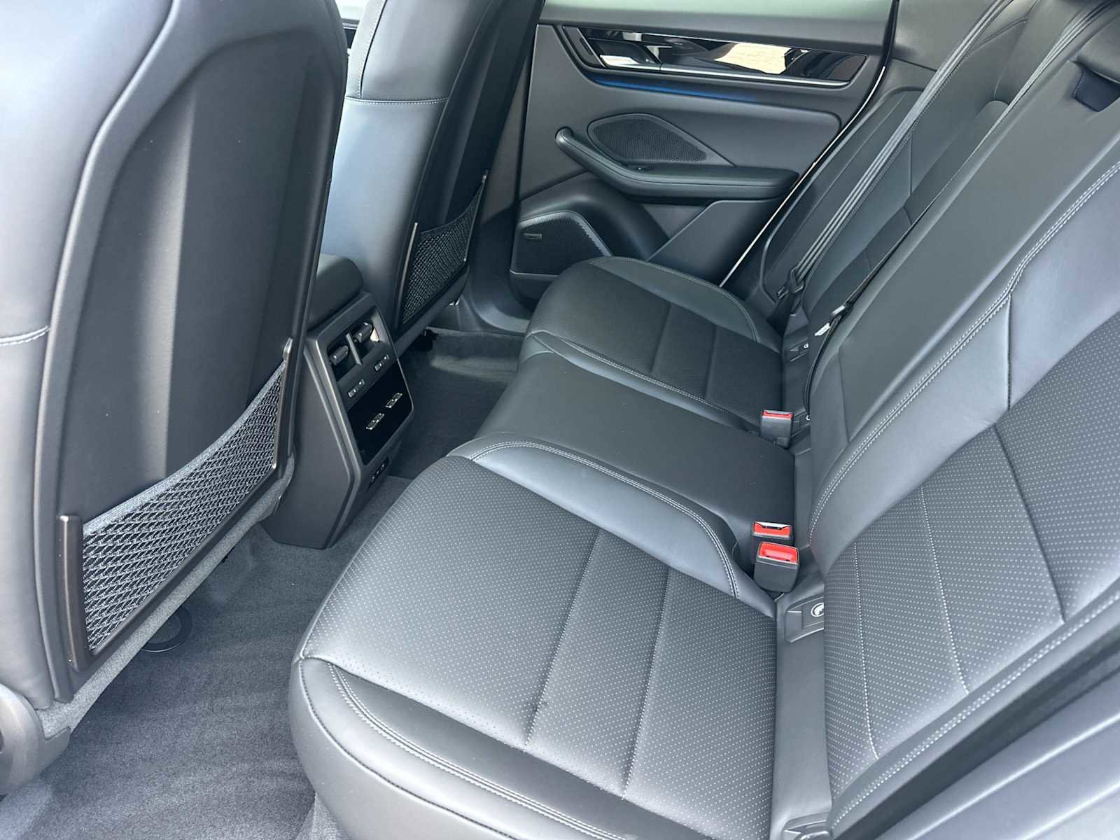 New 2025 Porsche Macan Electric RWD image 14
