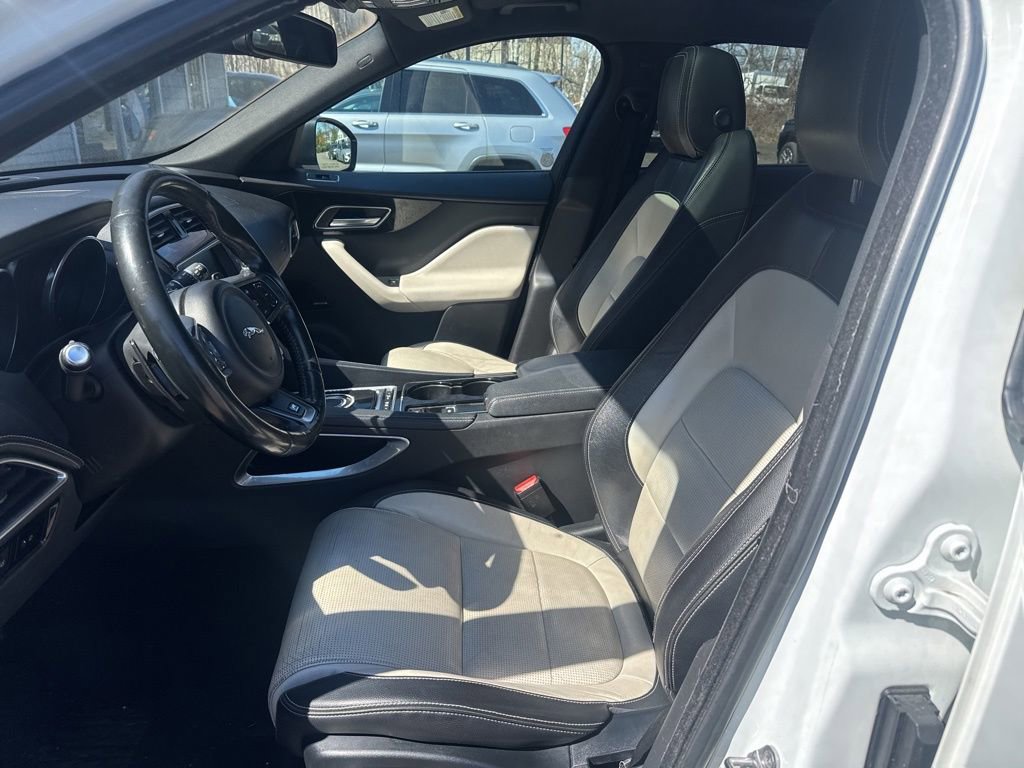 Used 2017 Jaguar F-PACE R-Sport image 23