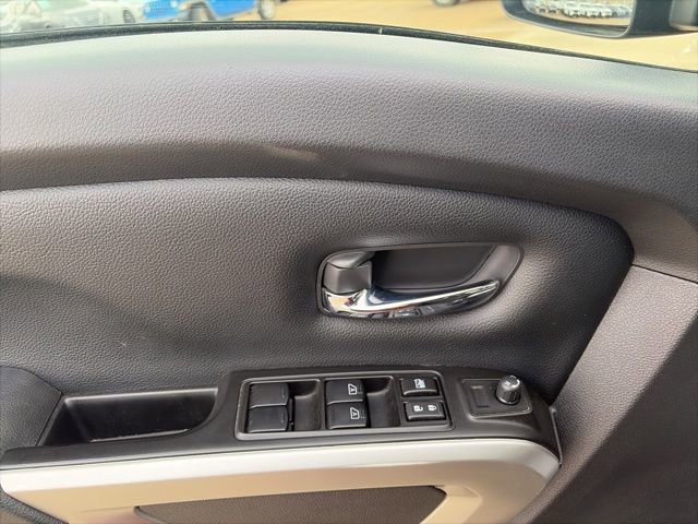 Used 2023 Nissan Titan SV w/ SV Convenience Package image 11