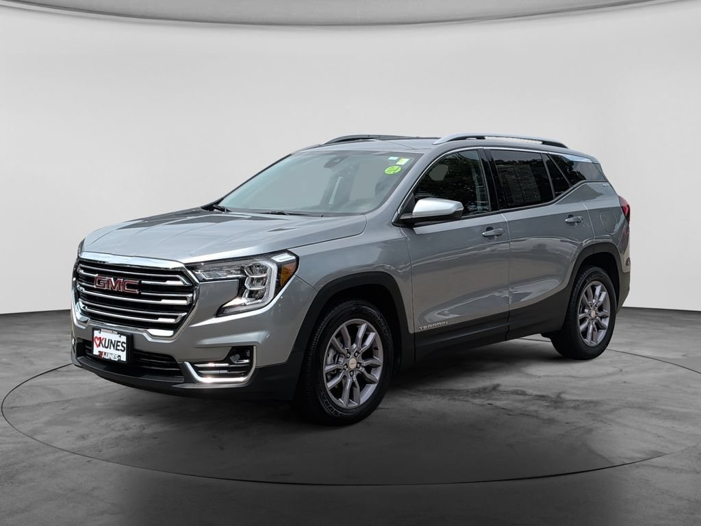 Used 2024 GMC Terrain SLT AWD/4WD image 3