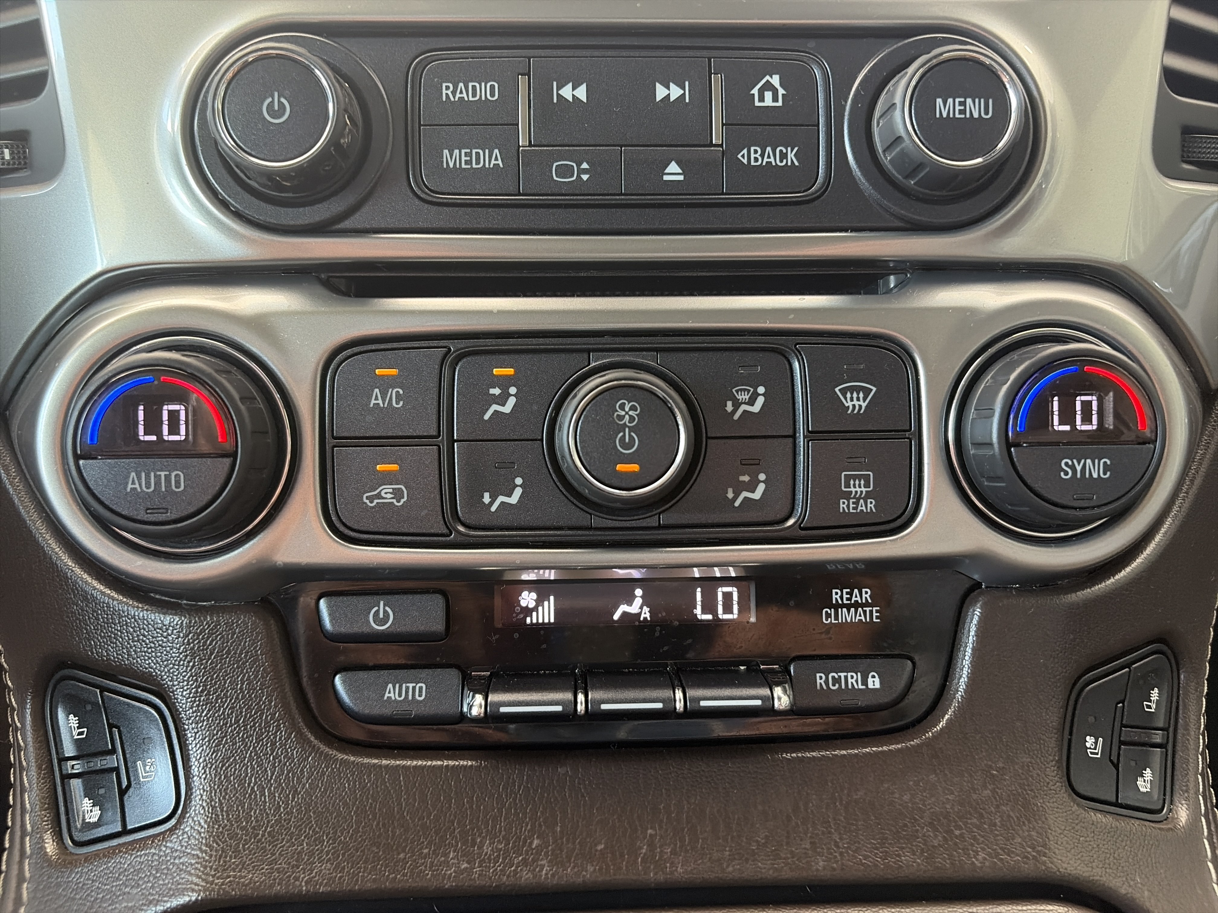 Used 2019 Chevrolet Suburban Premier AWD/4WD image 22
