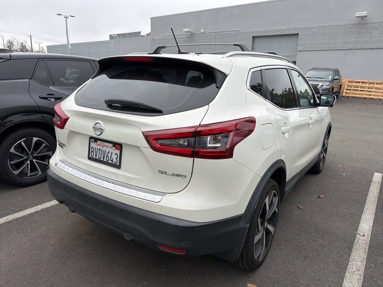 Used 2020 Nissan Rogue Sport SL image 3