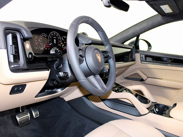 New 2026 Porsche Cayenne GTS image 4