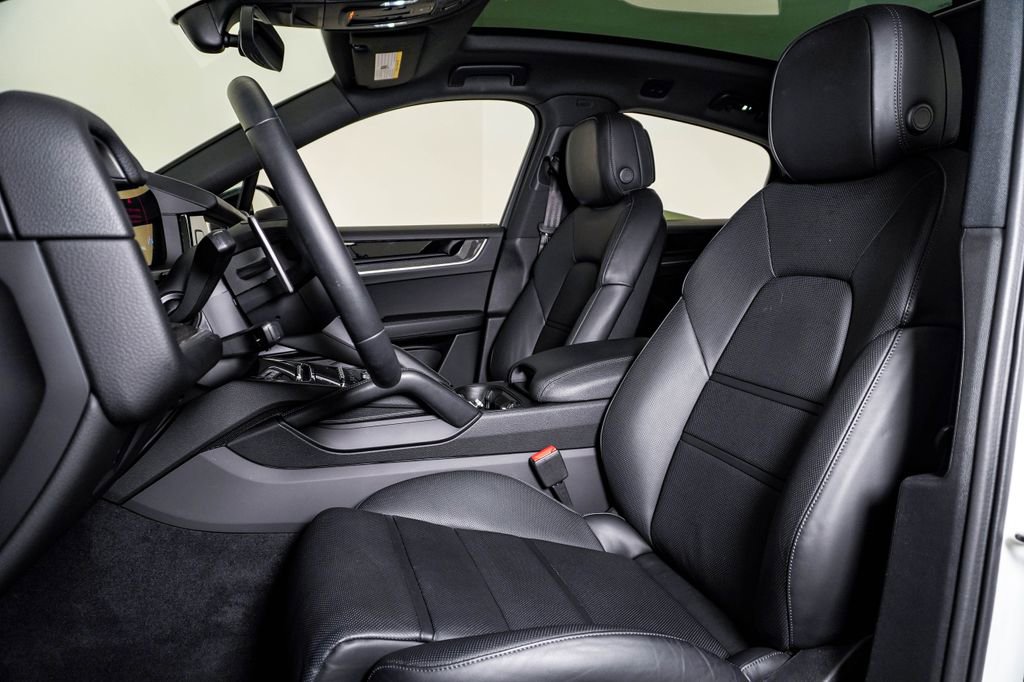 Certified 2025 Porsche Cayenne Coupe AWD/4WD image 5