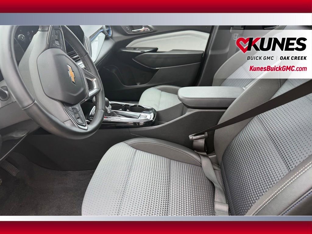 Used 2025 Chevrolet Trax LT w/ LT Convenience Package FWD image 6