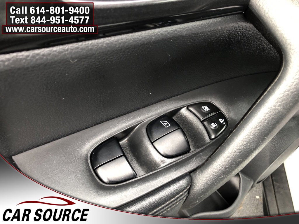 Used 2018 Nissan Rogue SV w/ Premium Package image 16