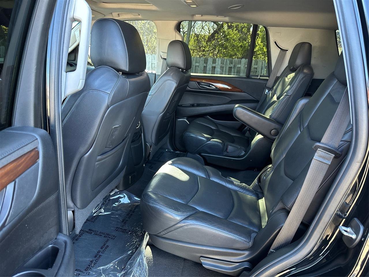 Used 2019 Cadillac Escalade Luxury w/ Escalade Sport Edition AWD/4WD image 10