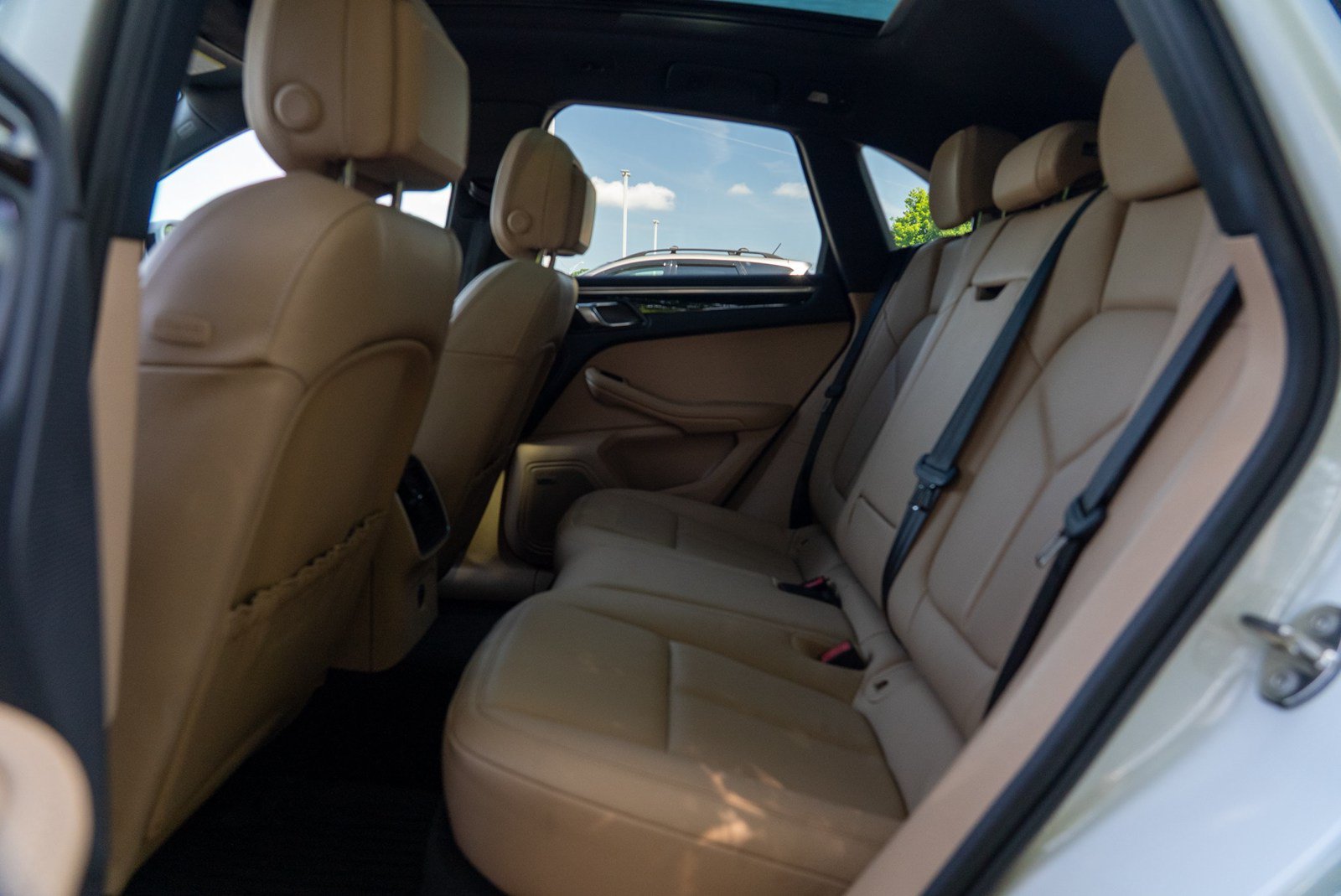Certified 2021 Porsche Macan AWD/4WD image 39
