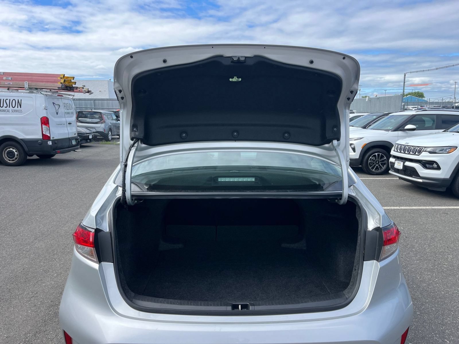 Used 2025 Toyota Corolla LE FWD image 30