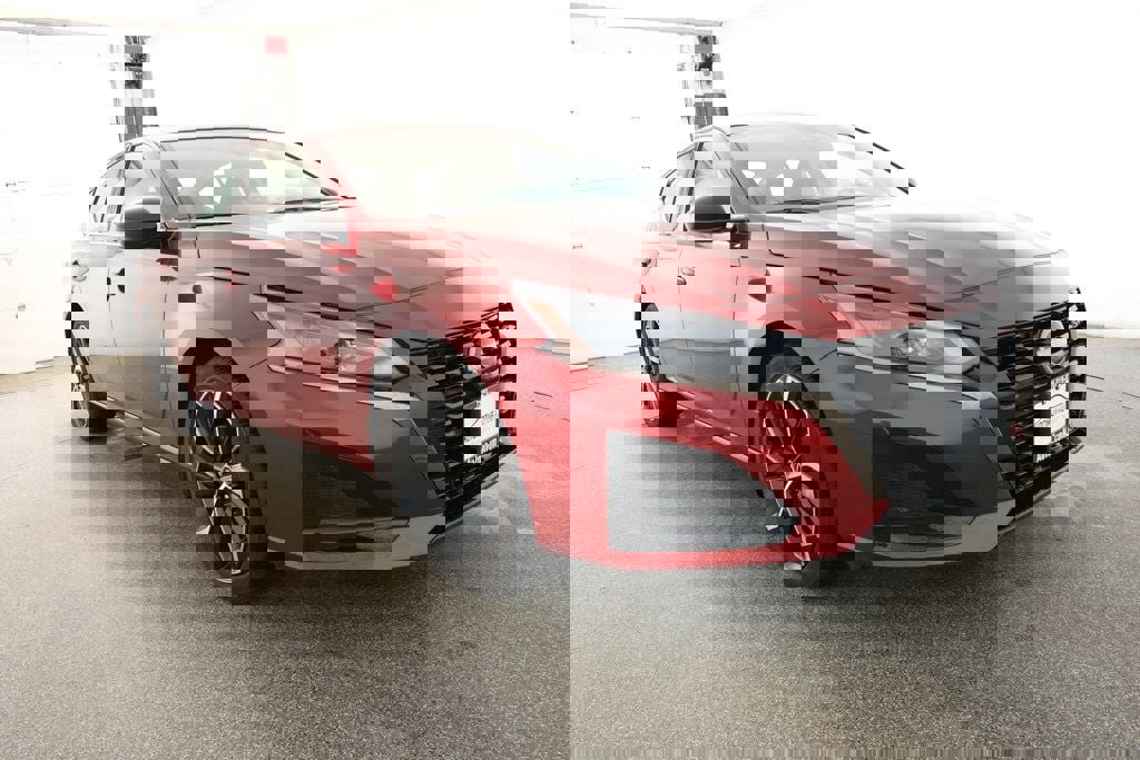 Used 2025 Nissan Altima 2.5 SR w/ SR Premium Package image 3