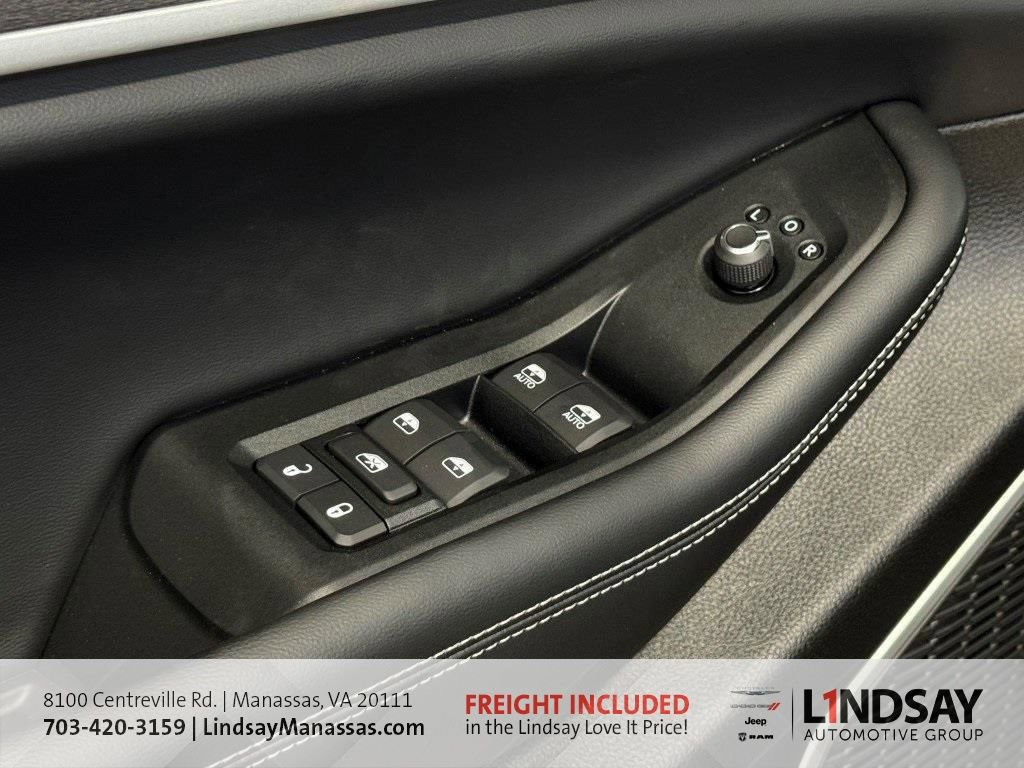 New 2025 Jeep Grand Cherokee L Limited w/ Luxury Tech Group II image 39