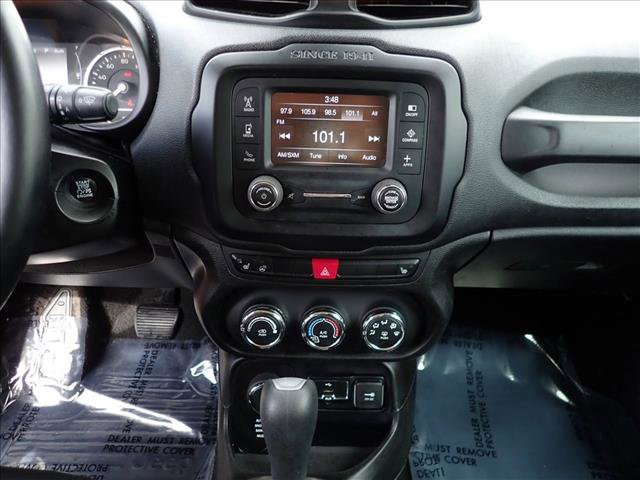 Used 2017 Jeep Renegade Latitude w/ Cold Weather Group image 15