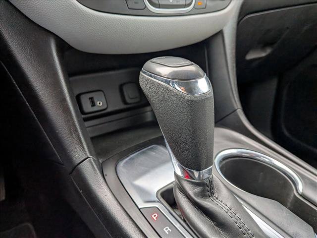 Used 2018 Chevrolet Equinox LS FWD image 12