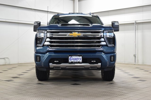 Used 2024 Chevrolet Silverado 3500 High Country w/ Technology Package image 2