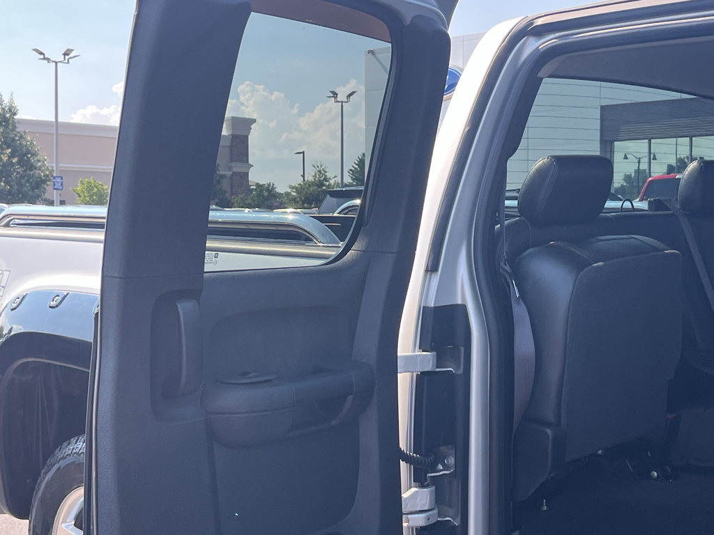 Used 2011 GMC Sierra 2500 SLT w/ SLT Convenience Package AWD/4WD image 33