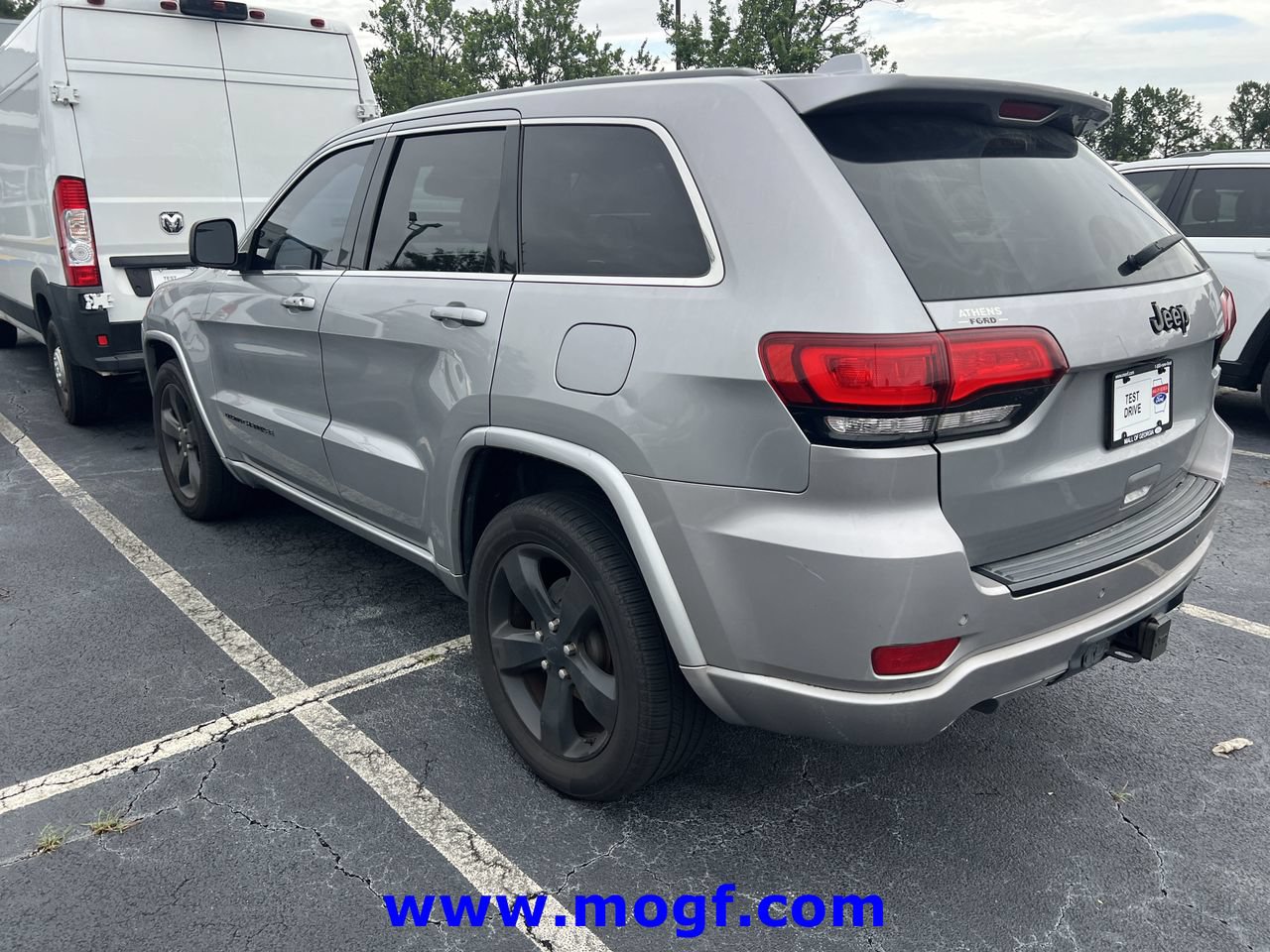Used 2015 Jeep Grand Cherokee Altitude RWD image 2