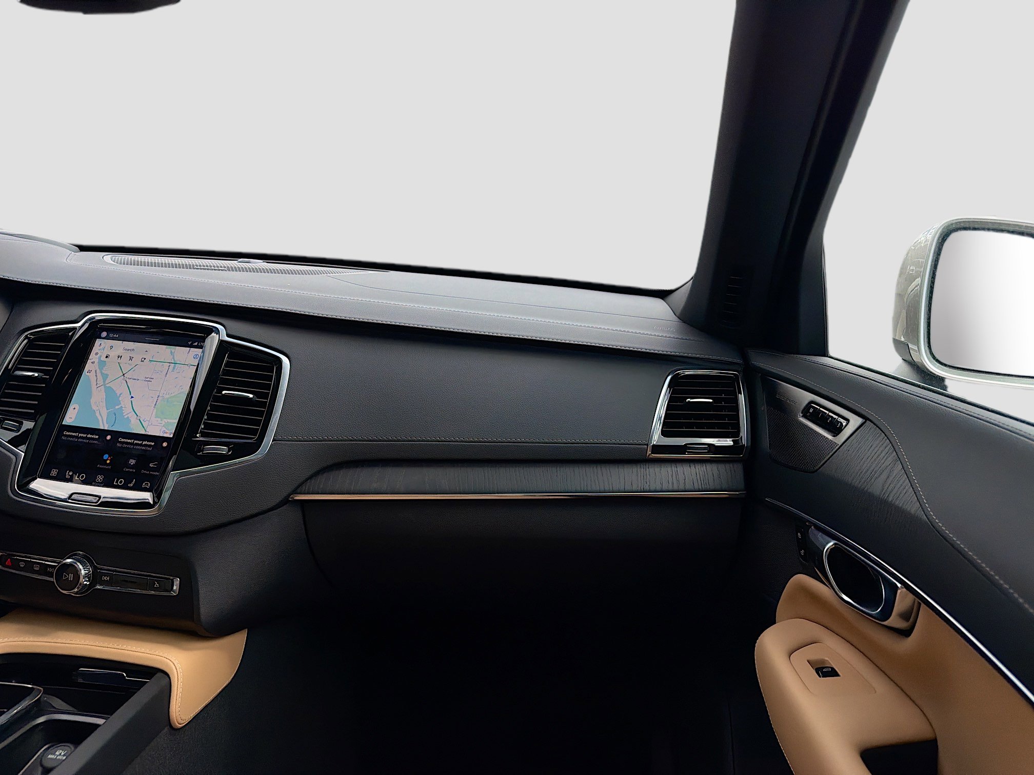 Used 2025 Volvo XC90 B6 Ultra w/ Protection Package Premier image 19