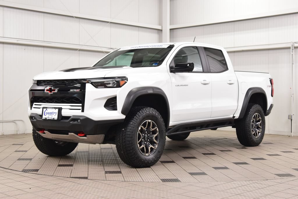 Used 2024 Chevrolet Colorado ZR2 w/ ZR2 Convenience Package III AWD/4WD image 3