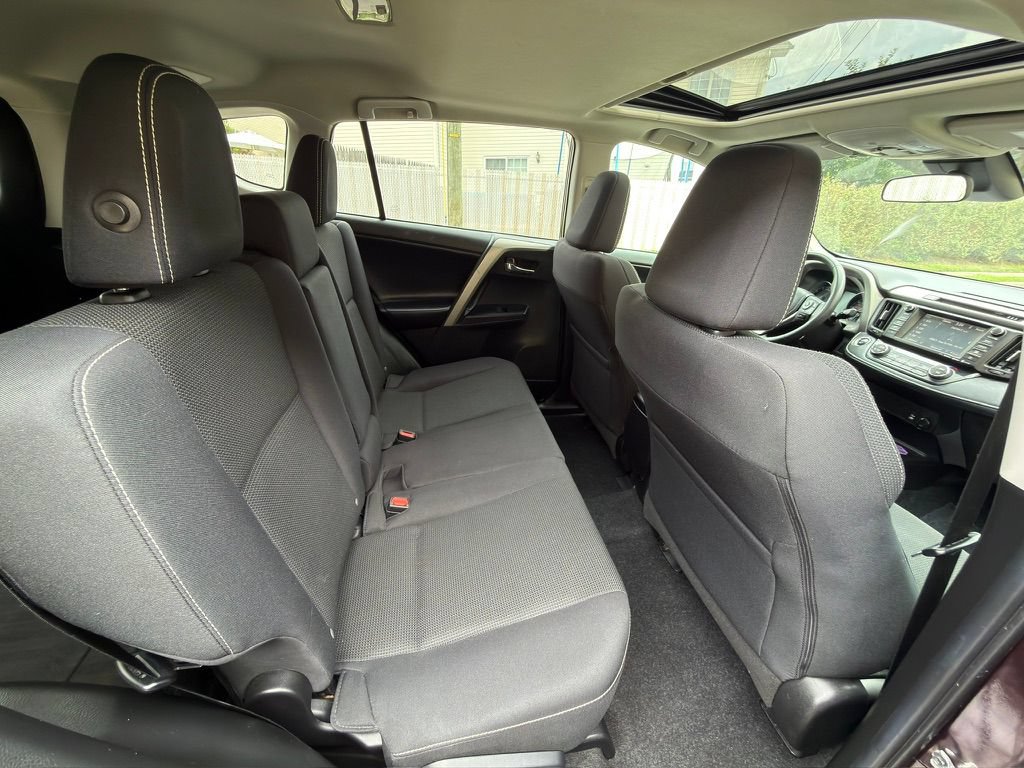 Used 2018 Toyota RAV4 XLE AWD/4WD image 20