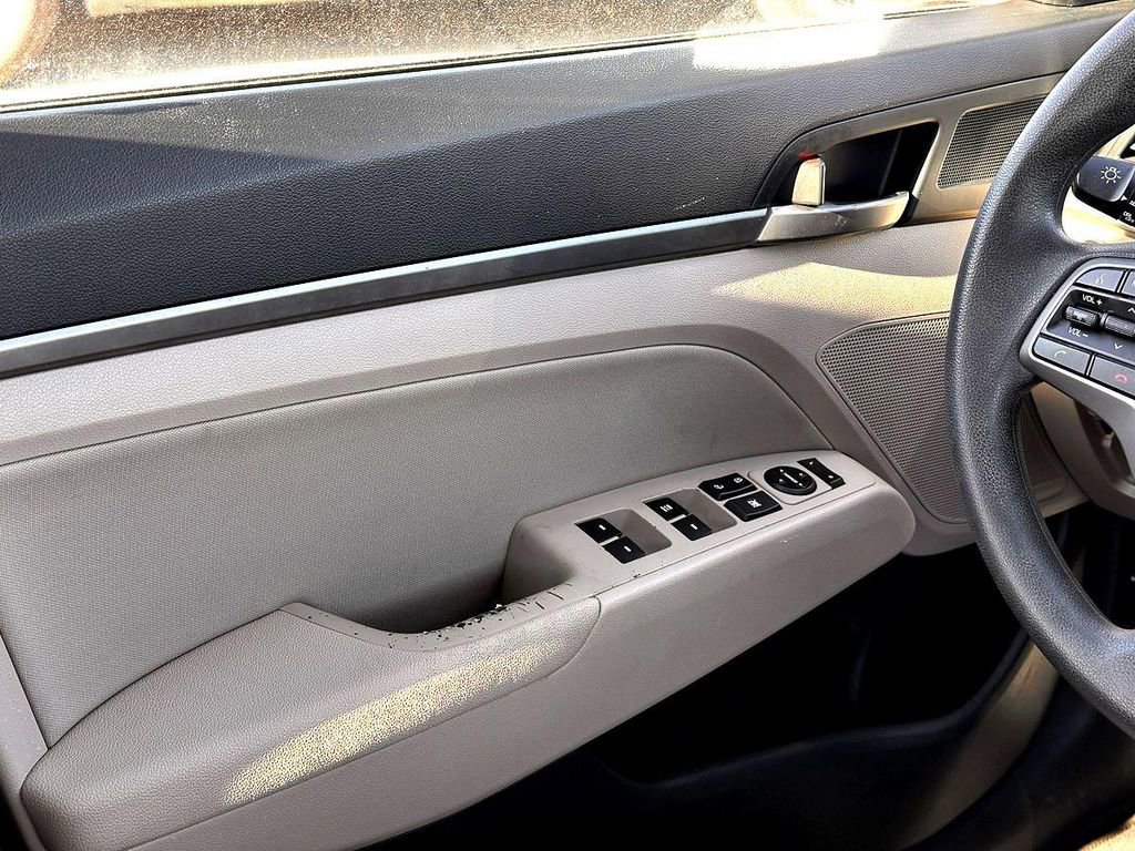 Used 2017 Hyundai Elantra SE image 25