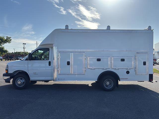 New 2026 Chevrolet Express 4500 w/ Power Convenience Package RWD image 3