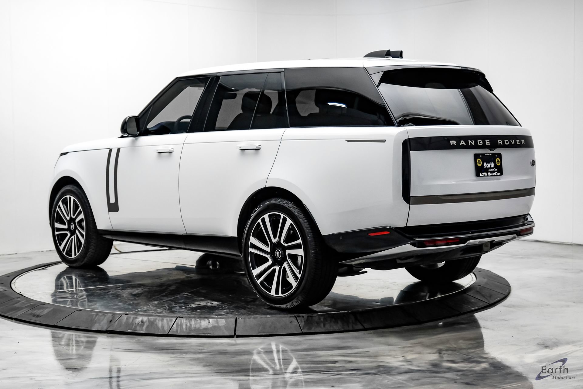 Used 2023 Land Rover Range Rover SE image 10