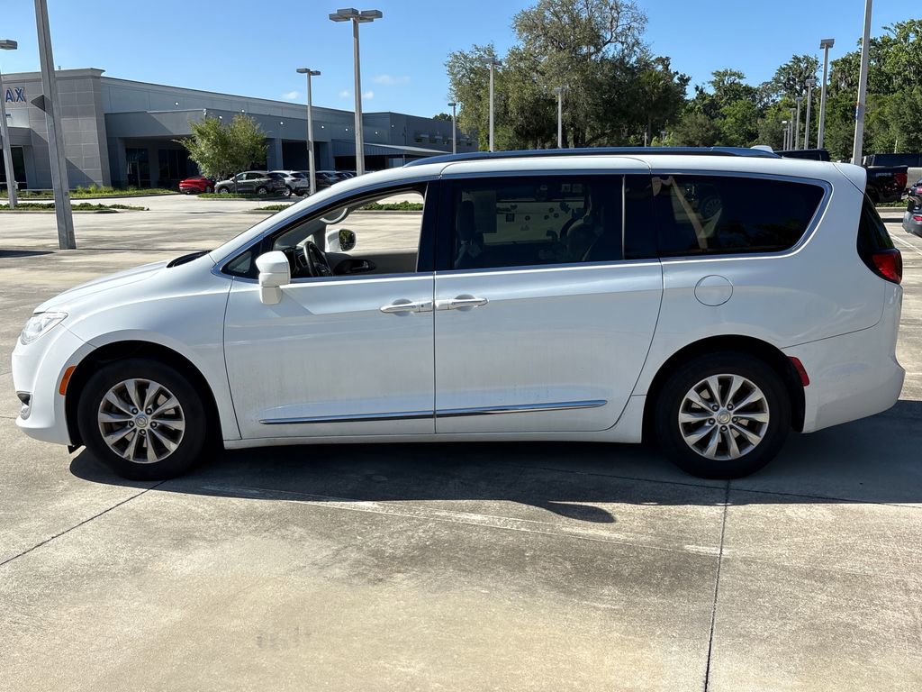 Used 2018 Chrysler Pacifica Touring-L FWD image 7