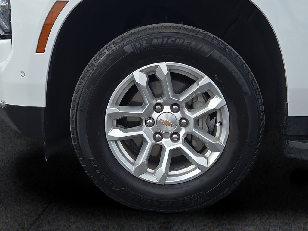Used 2025 Chevrolet Suburban LT AWD/4WD image 8