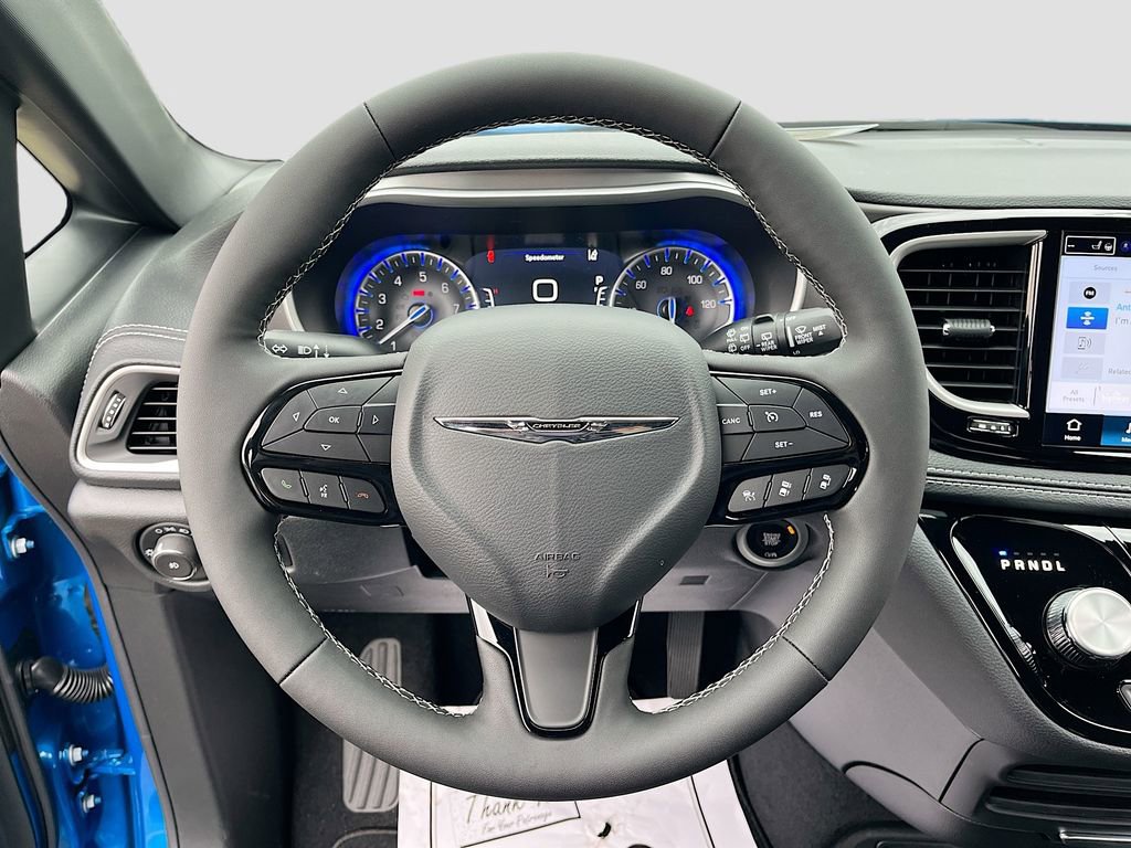 New 2026 Chrysler Pacifica Select image 11