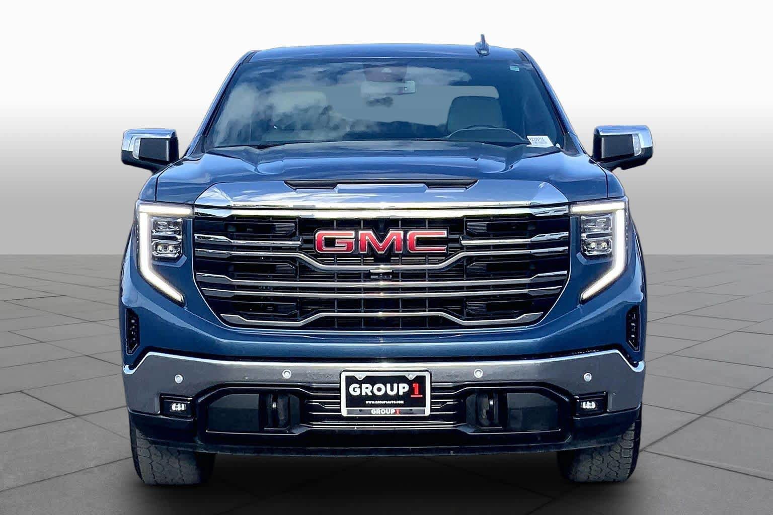 Used 2024 GMC Sierra 1500 SLT w/ SLT Convenience Package AWD/4WD image 4