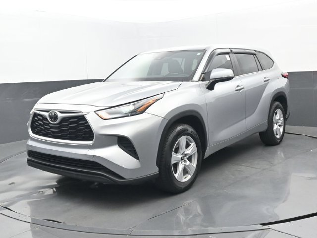 Used 2023 Toyota Highlander L FWD image 22