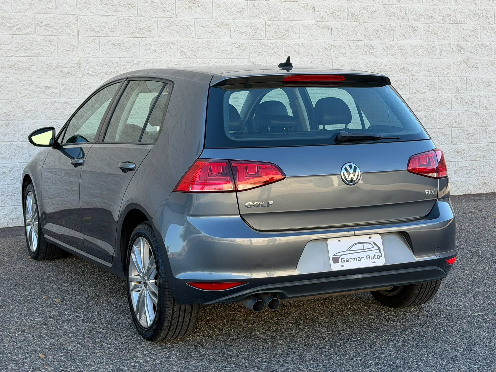 Used 2015 Volkswagen Golf TDI SE FWD image 8