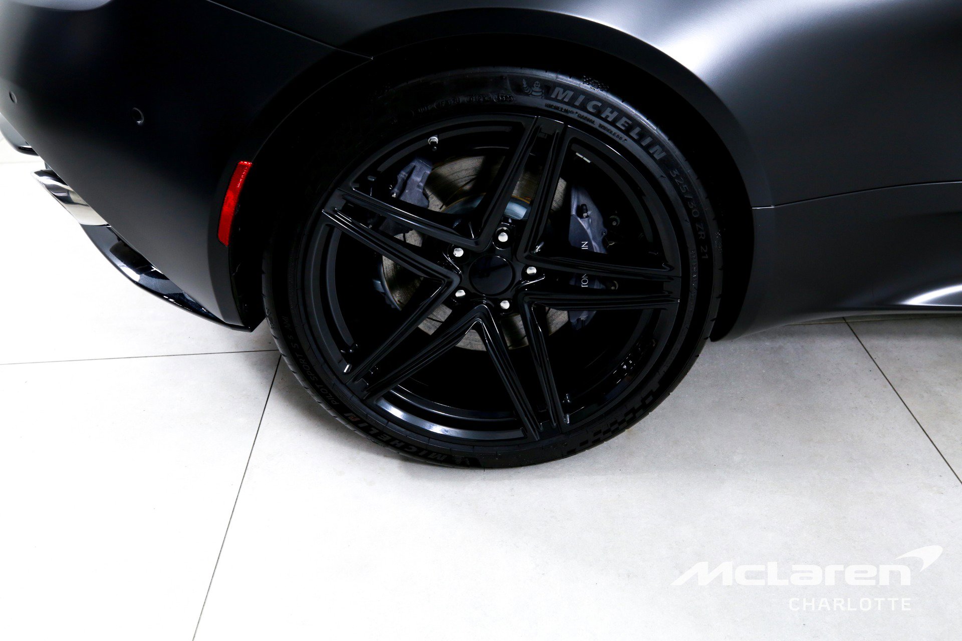 Used 2024 Aston Martin DB12 Coupe image 29