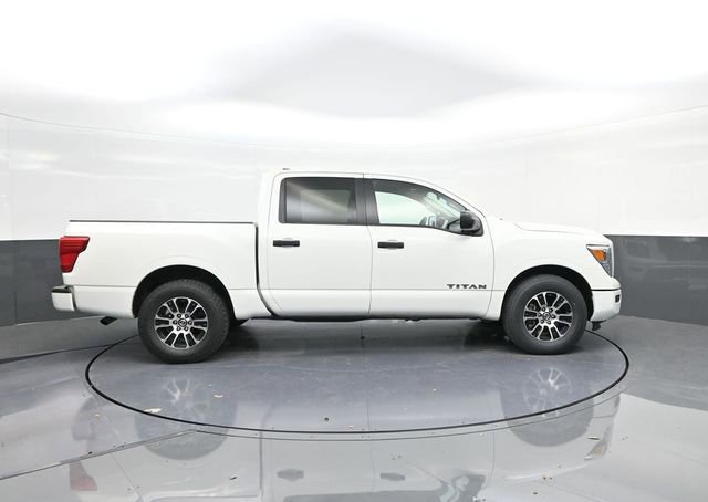 Used 2022 Nissan Titan SV image 24
