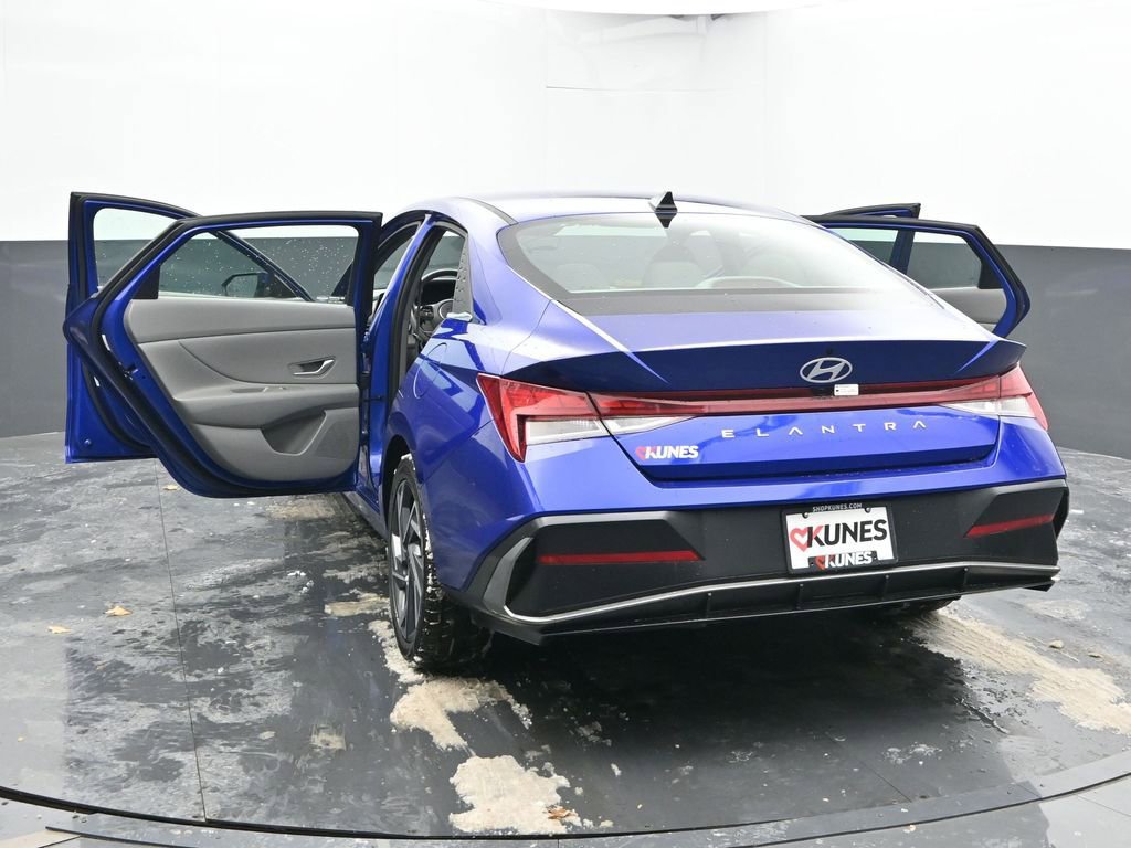 Used 2025 Hyundai Elantra SEL image 76