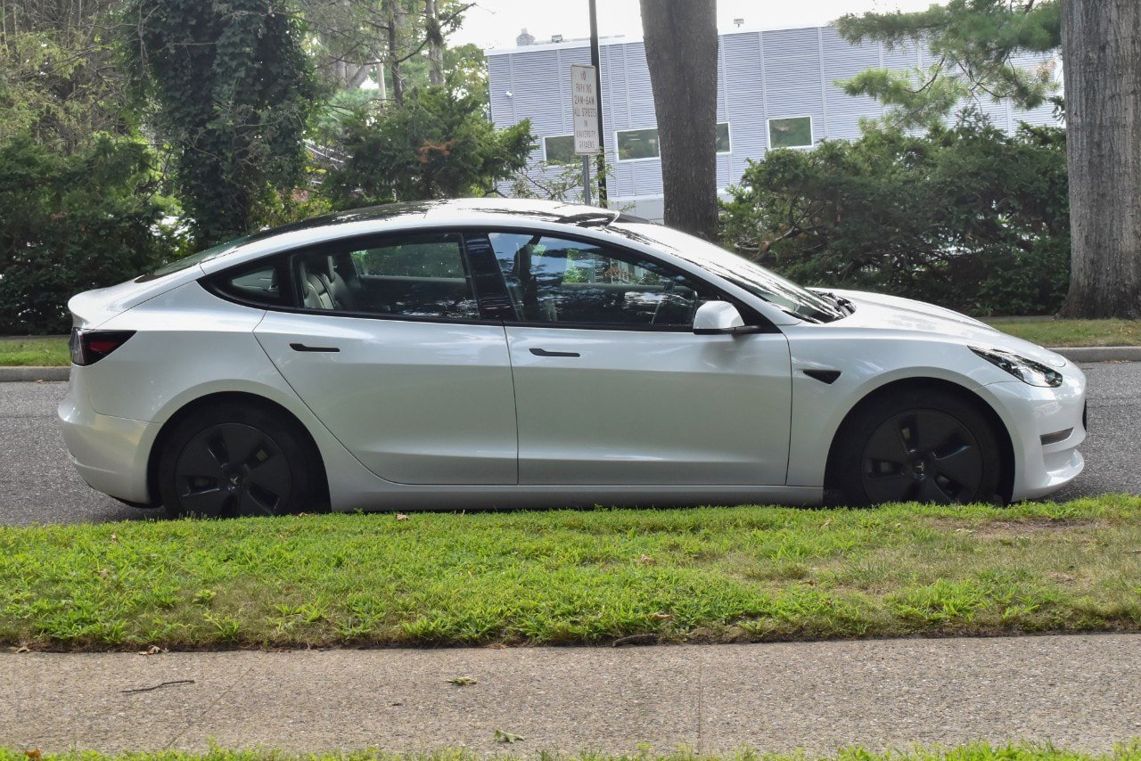 Used 2023 Tesla Model 3 Standard Range RWD image 10