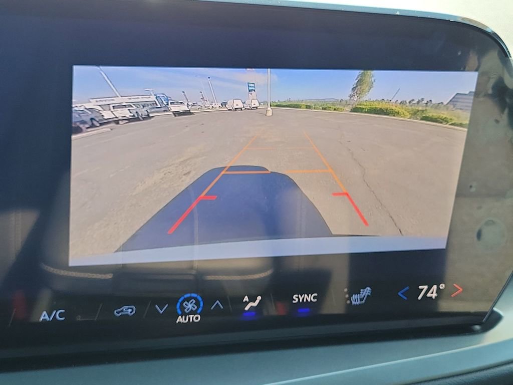 Used 2026 Chevrolet Traverse LT FWD image 14