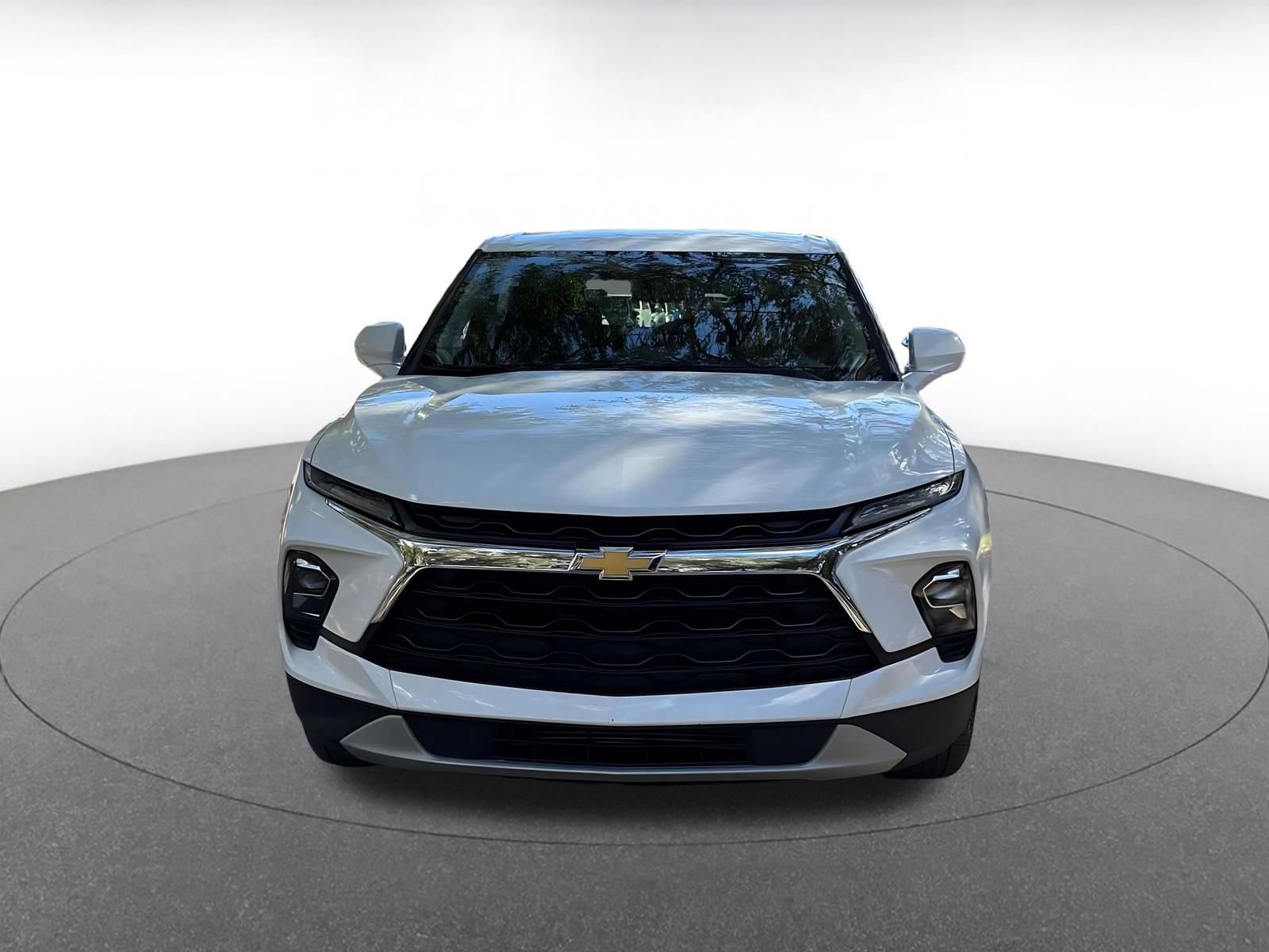 Used 2026 Chevrolet Blazer LT FWD image 2
