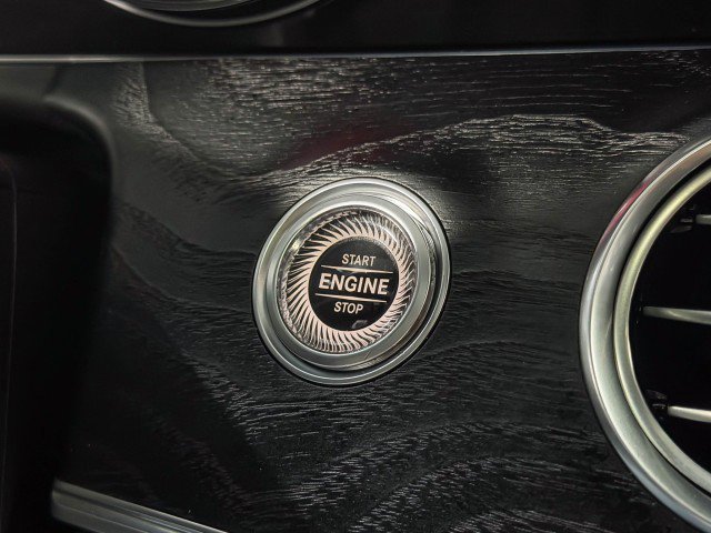 Used 2019 Mercedes-Benz E 300 4MATIC image 31