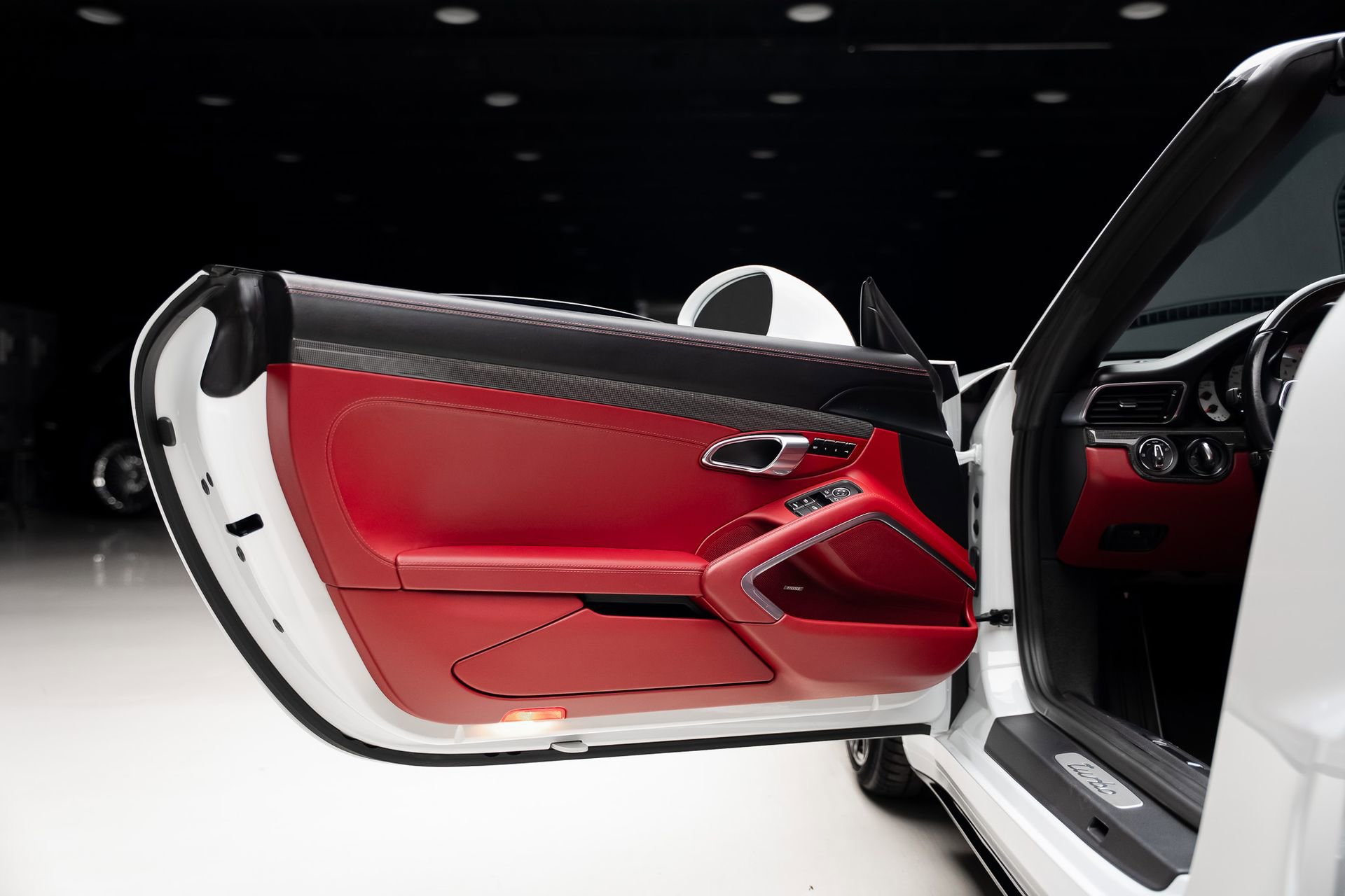 Used 2019 Porsche 911 Turbo image 59